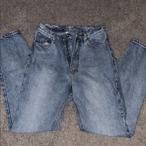 🌴BRANDY MELVILLE MOM JEANS🌴